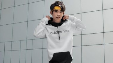 易烊千璽驚喜現身adidas neo大家庭，率性演繹“生來好動”青春時尚