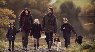 一件好的風衣不一定要很貴：Barbour給你一個比Burberry、Aquascutum更好的選擇