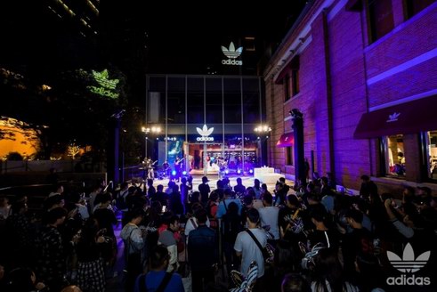 adidas Originals 阿迪達(dá)斯三葉草上海中環(huán)廣場店耀目登場