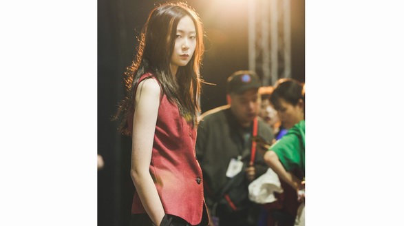 尹嘉怡T臺成長日趨從容 少女活力駕馭萬千風格