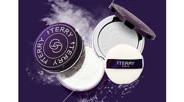 定妝不拔干！無懼春日干燥，BY TERRY泰芮玻尿酸蜜粉餅全新上市！