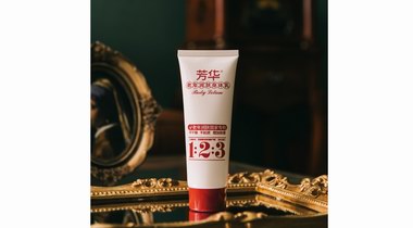 換季已成老年皮膚問題高發期——用「芳華」老年潤膚乳，輕松告別干、癢、味！