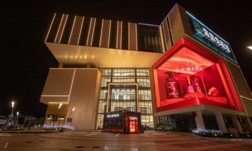 植村秀新年鎏巖「化妝箱」快閃店登陸三亞海旅免稅，紅運秀色一觸即發