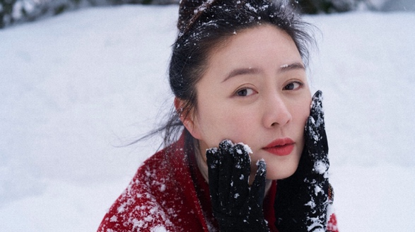 雪中美人田海蓉，雪韻天成優雅不敗