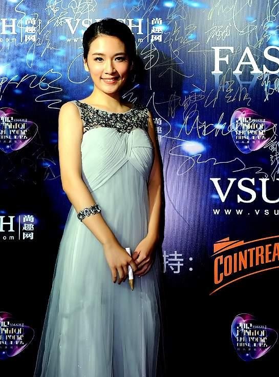 2012尚趣時尚新銳大典 新生代氧氣美女張然斬獲內(nèi)地新人獎