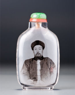 1907年 馬少宣作水晶內畫端方肖像鼻煙壺 108萬港幣 2010年香港邦瀚斯秋拍